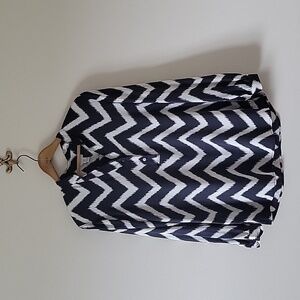 Chico's Black White Chevron Henley Vneck Popover Size Medium